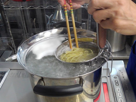 麺茹で